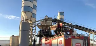 Her şeyden habersiz beton mikserini çalıştıran operatör, arkadaşının ölümüne neden oldu Her şeyden habersiz beton mikserini çalıştıran operatör, arkadaşının ölümüne neden oldu