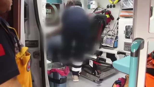 Bıçaklı saldırıya uğrayan kişi yaralandı Bıçaklı saldırıya uğrayan kişi yaralandı