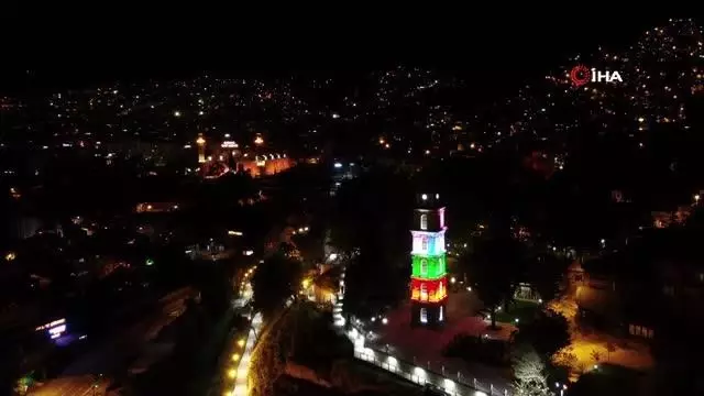 Bursa'nın tarihi Tophane Saat Kulesi Filistin bayrağı renklerinde ışıklandırıldı