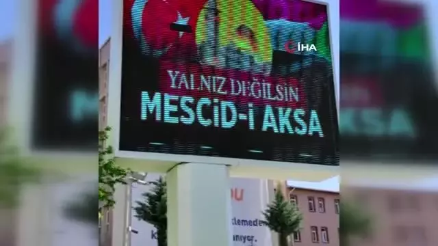 Çevre ve Şehircilik Bakanlığından bilgi ekranlarıyla Filistin'e destek Çevre ve Şehircilik Bakanlığından bilgi ekranlarıyla Filistin'e destek