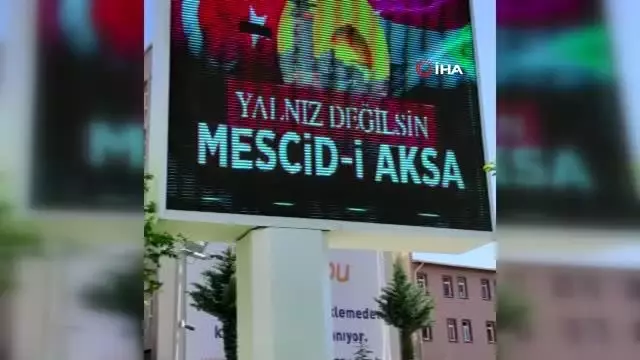 Çevre ve Şehircilik Bakanlığından bilgi ekranlarıyla Filistin'e destek Çevre ve Şehircilik Bakanlığından bilgi ekranlarıyla Filistin'e destek