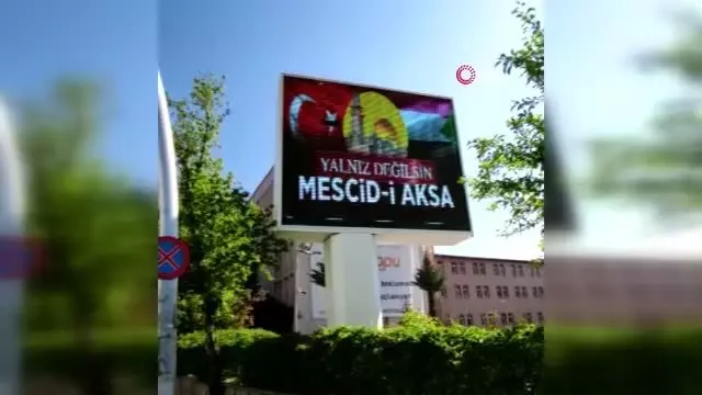 Çevre ve Şehircilik Bakanlığından bilgi ekranlarıyla Filistin'e destek Çevre ve Şehircilik Bakanlığından bilgi ekranlarıyla Filistin'e destek