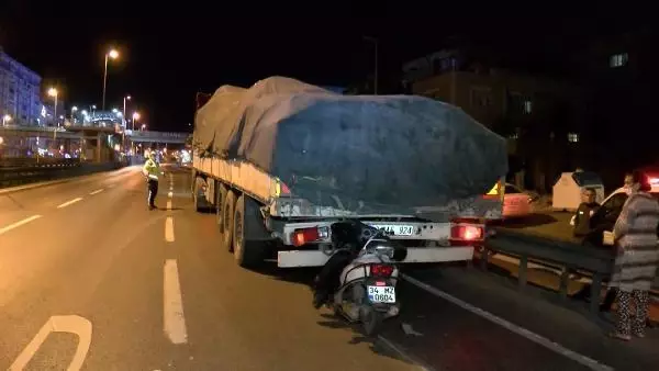 Son Dakika | İSTANBUL-D-100 KARAYOLU'NDA MOTOSİKLET, TIR'A OK GİBİ SAPLANDI: 1 ÖLÜ, 1 YARALI Son Dakika | İSTANBUL-D-100 KARAYOLU'NDA MOTOSİKLET, TIR'A OK GİBİ SAPLANDI: 1 ÖLÜ, 1 YARALI