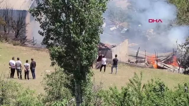 DENİZLİ EKMEK YAPMAK İSTERKEN İKİ KATLI EV İLE SAMAN DEPOSUNU YAKTILAR DENİZLİ EKMEK YAPMAK İSTERKEN İKİ KATLI EV İLE SAMAN DEPOSUNU YAKTILAR