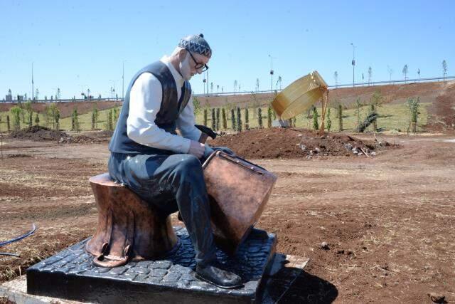 Diyarbakır Büyükşehir Belediyesi'nden tartışma yaratan heykellerle ilgili açıklama: Büyük manzaranın bir parçası Diyarbakır Büyükşehir Belediyesi'nden tartışma yaratan heykellerle ilgili açıklama: Büyük manzaranın bir parçası