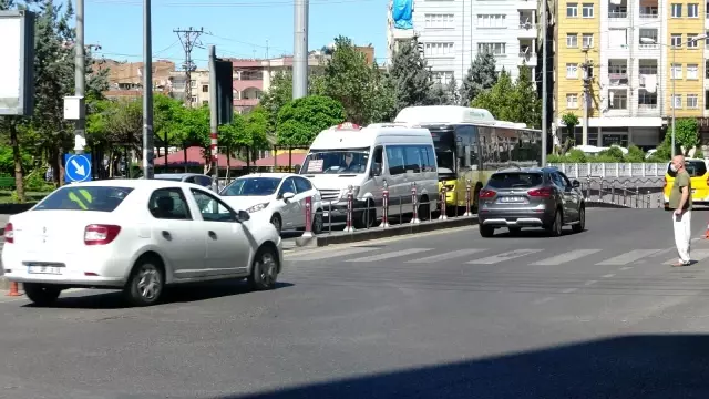 Diyarbakır'da tam kapanmaya rağmen vatandaşlar sokakları doldurdu Diyarbakır'da tam kapanmaya rağmen vatandaşlar sokakları doldurdu