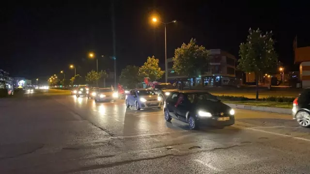İsrail zulmünü kınamak için yüzlerce araçlık konvoy