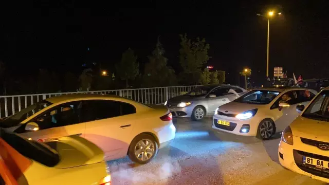 İsrail zulmünü kınamak için yüzlerce araçlık konvoy