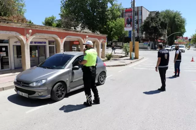 Edirne'de 'tam kapanma' denetimleri devam ediyor Edirne'de 'tam kapanma' denetimleri devam ediyor