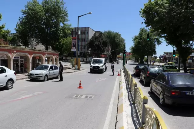 Edirne'de 'tam kapanma' denetimleri devam ediyor Edirne'de 'tam kapanma' denetimleri devam ediyor