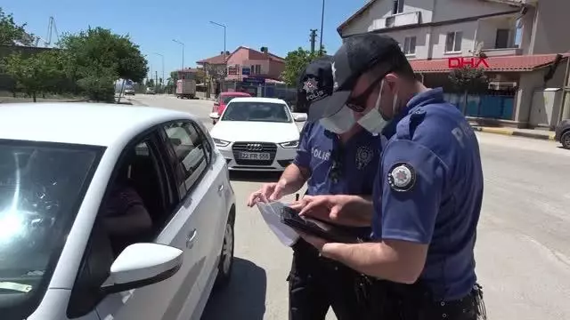 Keşan'da sürücüler denetlendi, 'e-Devlet izin belgesi' hatırlatıldı Keşan'da sürücüler denetlendi, 'e-Devlet izin belgesi' hatırlatıldı