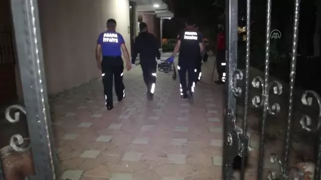 Evdeki eşyalarını sokağa atan alkollü kişi gözaltına alındı