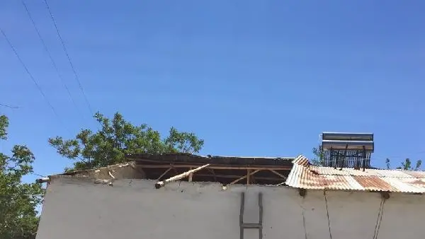Son dakika haberleri! FIRTINADA ŞEHİT ANNESİNİN EVİNİN ÇATISI UÇTU Son dakika haberleri! FIRTINADA ŞEHİT ANNESİNİN EVİNİN ÇATISI UÇTU