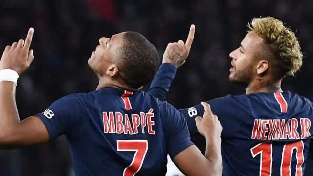Fransa'da yılın futbolcusu ödülü için Burak, Neymar ve Mbappe aday gösterildi Fransa'da yılın futbolcusu ödülü için Burak, Neymar ve Mbappe aday gösterildi