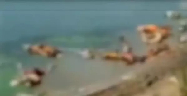 Hindistan'da Ganj Nehri kıyısına 30'dan fazla ceset vurdu Hindistan'da Ganj Nehri kıyısına 30'dan fazla ceset vurdu