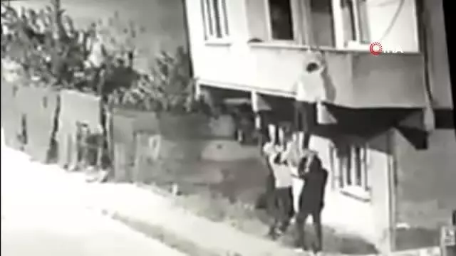 Hırsızlar balkona böyle tırmandı Hırsızlar balkona böyle tırmandı