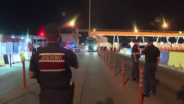 Son dakika: İçişleri Bakan Yardımcısı İnce, İzmir'deki denetimler hakkında telefonla bilgi aldı Son dakika: İçişleri Bakan Yardımcısı İnce, İzmir'deki denetimler hakkında telefonla bilgi aldı