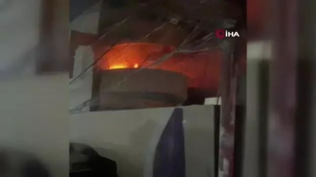 Son dakika haberleri: - Irak'ta protestocular İslami Davet Partisi binasını ateşe verdi Son dakika haberleri: - Irak'ta protestocular İslami Davet Partisi binasını ateşe verdi