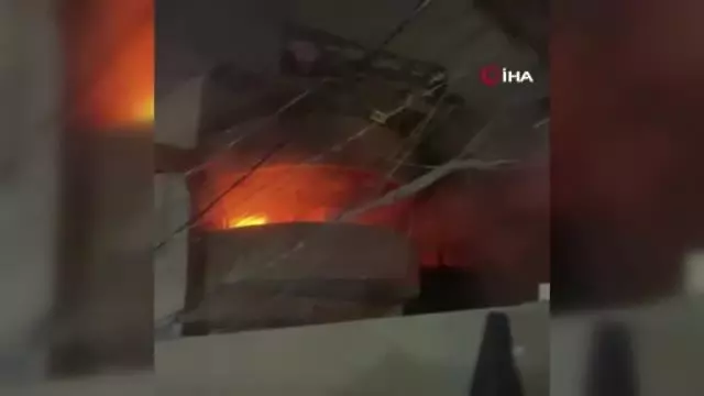 Son dakika haberleri: - Irak'ta protestocular İslami Davet Partisi binasını ateşe verdi Son dakika haberleri: - Irak'ta protestocular İslami Davet Partisi binasını ateşe verdi