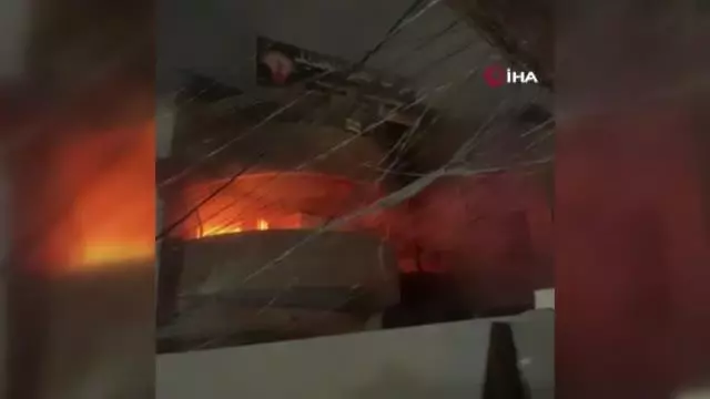 Son dakika haberleri: - Irak'ta protestocular İslami Davet Partisi binasını ateşe verdi Son dakika haberleri: - Irak'ta protestocular İslami Davet Partisi binasını ateşe verdi