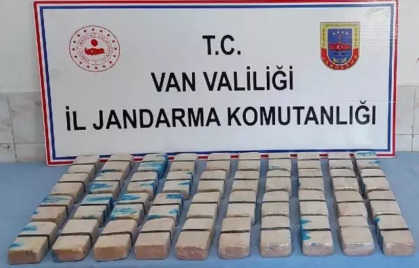 İran sınırında atlı gruba müdahale edildi, bölgede 21 kilo eroin ele geçirildi İran sınırında atlı gruba müdahale edildi, bölgede 21 kilo eroin ele geçirildi