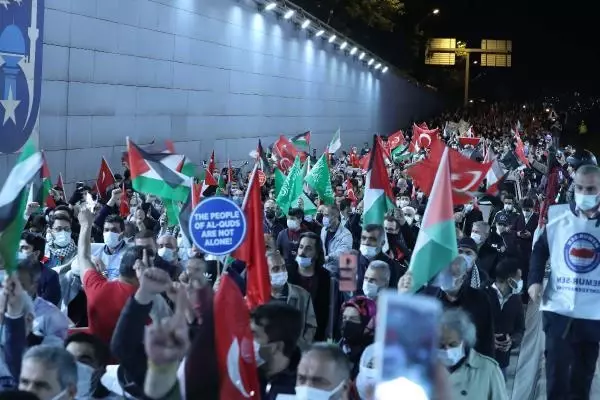 İsrail Büyükelçiliği önünde toplanıp, Mescid-i Aksa'ya yönelik saldırıları kınadılar İsrail Büyükelçiliği önünde toplanıp, Mescid-i Aksa'ya yönelik saldırıları kınadılar