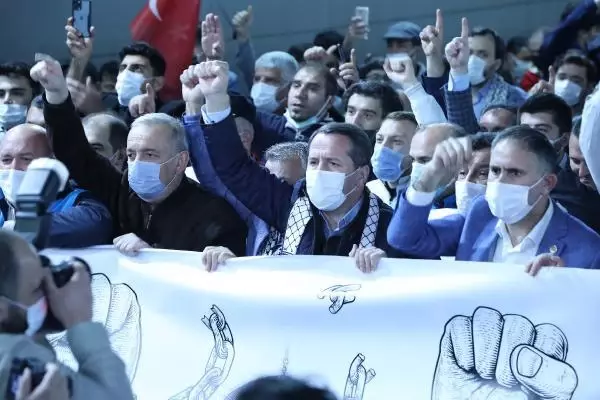İsrail Büyükelçiliği önünde toplanıp, Mescid-i Aksa'ya yönelik saldırıları kınadılar İsrail Büyükelçiliği önünde toplanıp, Mescid-i Aksa'ya yönelik saldırıları kınadılar