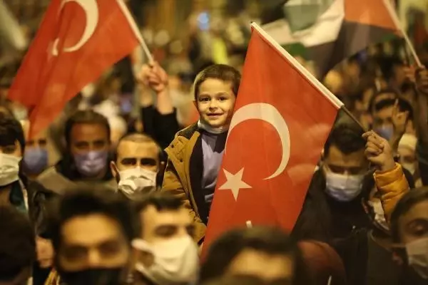 İsrail Büyükelçiliği önünde toplanıp, Mescid-i Aksa'ya yönelik saldırıları kınadılar İsrail Büyükelçiliği önünde toplanıp, Mescid-i Aksa'ya yönelik saldırıları kınadılar