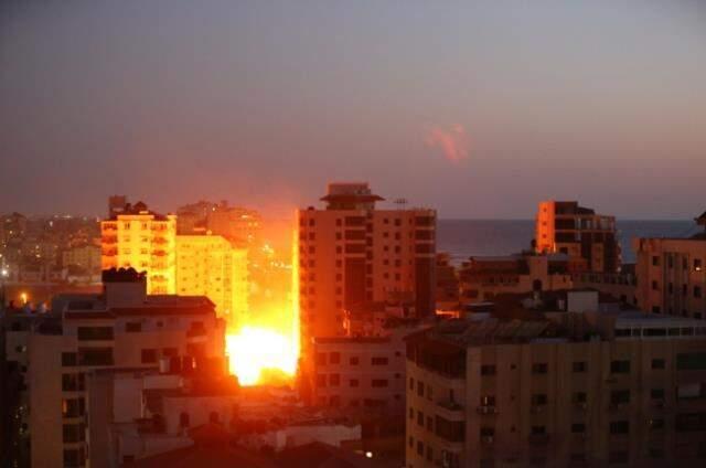 İsrail'in Gazze'ye dünden bu yana düzenlediği saldırılarda hayatını kaybedenlerin sayısı 30'a yükseldi İsrail'in Gazze'ye dünden bu yana düzenlediği saldırılarda hayatını kaybedenlerin sayısı 30'a yükseldi