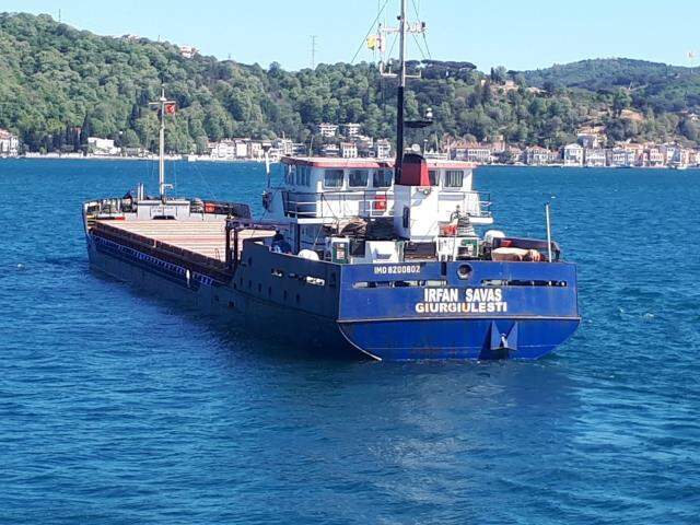 İstanbul Boğazı'nda arızalanan gemi, kıyaya metreler kala durabildi! Facianın eşiğinden dönülen o anlar kamerada