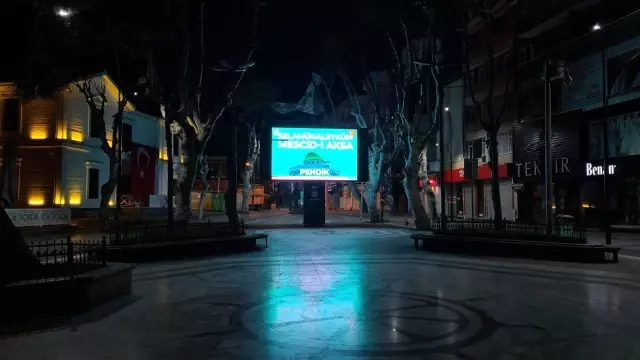 İstanbul'da dev ekranlardan Mescid-i Aksa'ya selam