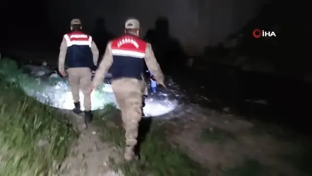 Kaçak avlanılan 200 kilo canlı balıklar tekrar suya bırakıldı Kaçak avlanılan 200 kilo canlı balıklar tekrar suya bırakıldı