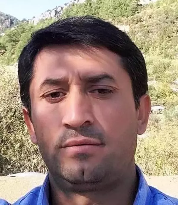 Kaldırımda otururken, lastiği patlayan otomobilin çarpmasıyla öldü Kaldırımda otururken, lastiği patlayan otomobilin çarpmasıyla öldü