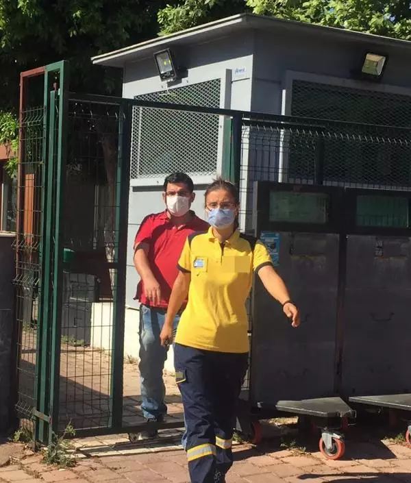 Kaldırımda otururken, lastiği patlayan otomobilin çarpmasıyla öldü Kaldırımda otururken, lastiği patlayan otomobilin çarpmasıyla öldü