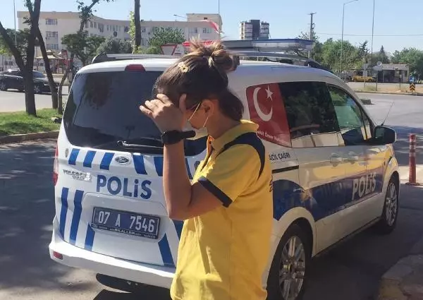 Kaldırımda otururken, lastiği patlayan otomobilin çarpmasıyla öldü Kaldırımda otururken, lastiği patlayan otomobilin çarpmasıyla öldü