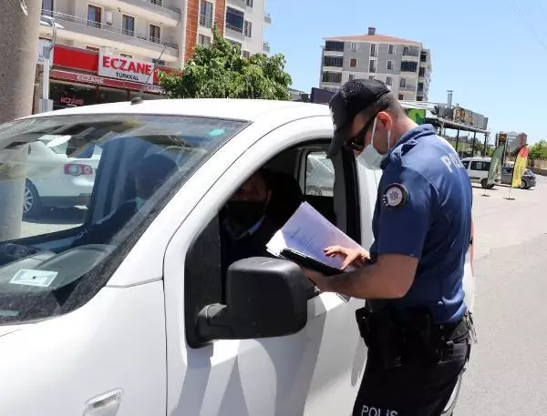 Keşan'da sürücüler denetlendi, 'e-Devlet izin belgesi' hatırlatıldı Keşan'da sürücüler denetlendi, 'e-Devlet izin belgesi' hatırlatıldı