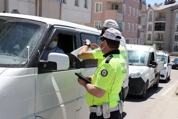 Keşan'da sürücüler denetlendi, 'e-Devlet izin belgesi' hatırlatıldı Keşan'da sürücüler denetlendi, 'e-Devlet izin belgesi' hatırlatıldı