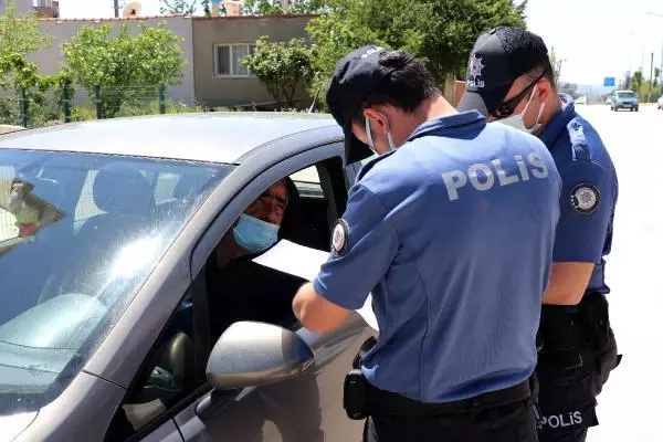 Keşan'da sürücüler denetlendi, 'e-Devlet izin belgesi' hatırlatıldı Keşan'da sürücüler denetlendi, 'e-Devlet izin belgesi' hatırlatıldı