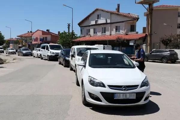 Keşan'da sürücüler denetlendi, 'e-Devlet izin belgesi' hatırlatıldı Keşan'da sürücüler denetlendi, 'e-Devlet izin belgesi' hatırlatıldı