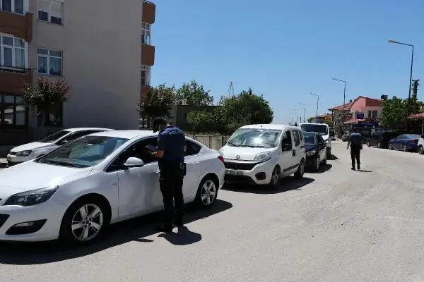 Keşan'da sürücüler denetlendi, 'e-Devlet izin belgesi' hatırlatıldı Keşan'da sürücüler denetlendi, 'e-Devlet izin belgesi' hatırlatıldı