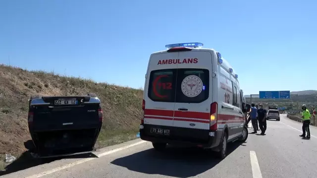 - Kontrolden çıkan cip şarampole ters devrildi, 2 yaralı - Kontrolden çıkan cip şarampole ters devrildi, 2 yaralı