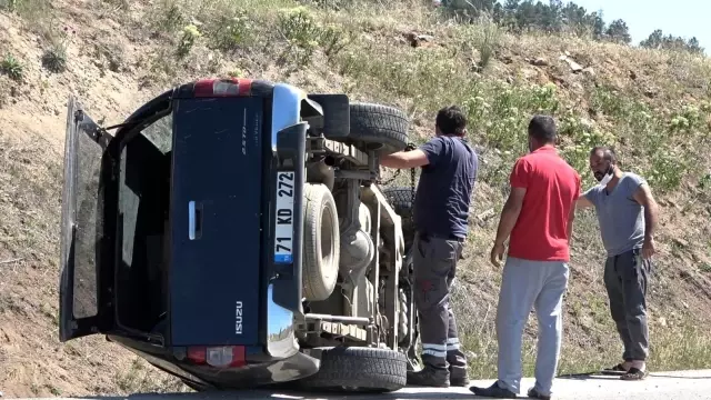 - Kontrolden çıkan cip şarampole ters devrildi, 2 yaralı - Kontrolden çıkan cip şarampole ters devrildi, 2 yaralı