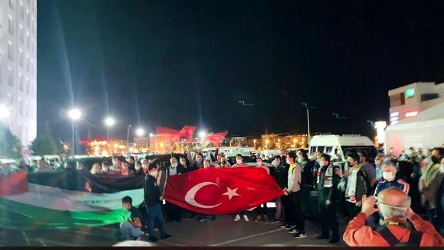 Malatyalılardan İsrail'e tepki 'Mescid-i Aksa'ya destek konvoyu Malatyalılardan İsrail'e tepki 'Mescid-i Aksa'ya destek konvoyu