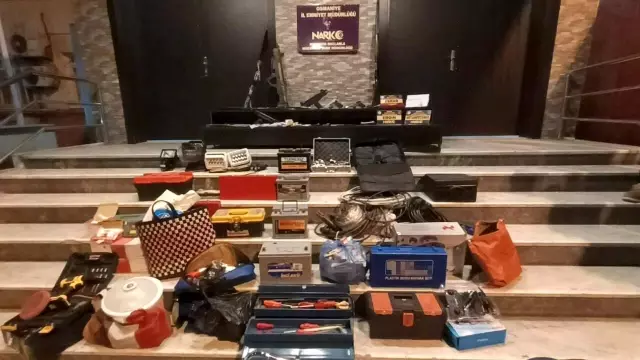 Son dakika haberi: Osmaniye'de uyuşturucu tacirlerine baskın kamerada Son dakika haberi: Osmaniye'de uyuşturucu tacirlerine baskın kamerada