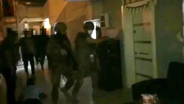 Son dakika haberi: Osmaniye'de uyuşturucu tacirlerine baskın kamerada Son dakika haberi: Osmaniye'de uyuşturucu tacirlerine baskın kamerada