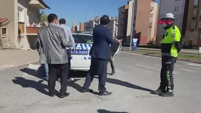 Son dakika haberleri | POLİSTEN KAÇAN SÜRÜCÜ PİŞMAN OLUP GERİ DÖNDÜ, CEZA YEMEMEK İÇİN DİL DÖKTÜ Son dakika haberleri | POLİSTEN KAÇAN SÜRÜCÜ PİŞMAN OLUP GERİ DÖNDÜ, CEZA YEMEMEK İÇİN DİL DÖKTÜ