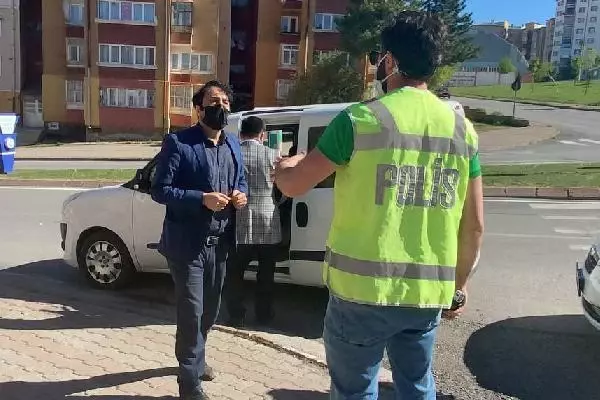 Son dakika haberleri | POLİSTEN KAÇAN SÜRÜCÜ PİŞMAN OLUP GERİ DÖNDÜ, CEZA YEMEMEK İÇİN DİL DÖKTÜ Son dakika haberleri | POLİSTEN KAÇAN SÜRÜCÜ PİŞMAN OLUP GERİ DÖNDÜ, CEZA YEMEMEK İÇİN DİL DÖKTÜ