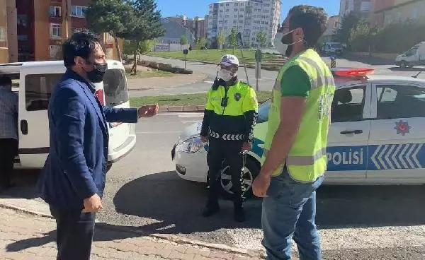 Son dakika haberleri | POLİSTEN KAÇAN SÜRÜCÜ PİŞMAN OLUP GERİ DÖNDÜ, CEZA YEMEMEK İÇİN DİL DÖKTÜ Son dakika haberleri | POLİSTEN KAÇAN SÜRÜCÜ PİŞMAN OLUP GERİ DÖNDÜ, CEZA YEMEMEK İÇİN DİL DÖKTÜ