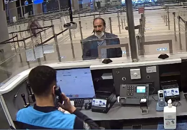 SAHTE PASAPORTLA 25. GİRİŞİNCE YAKALANDI SAHTE PASAPORTLA 25. GİRİŞİNCE YAKALANDI