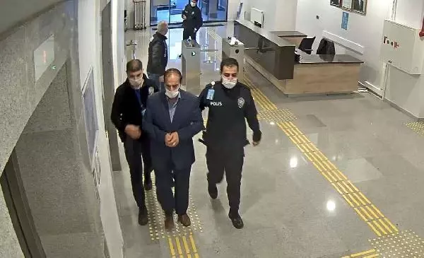 SAHTE PASAPORTLA 25. GİRİŞİNCE YAKALANDI SAHTE PASAPORTLA 25. GİRİŞİNCE YAKALANDI